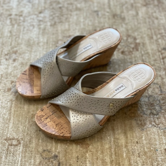 NWOB Dana Buchman Criss Cross Cork Slide Wedges, Muted Gold, Size 6.NWOB - Picture 12 of 14